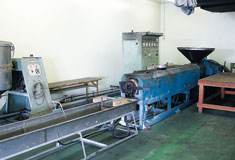 押し出し機（ルーダー）